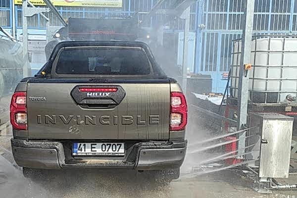 Wheel and Chassis Mud Washing